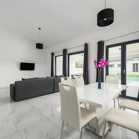 Larisa Villa Labin (Istria)